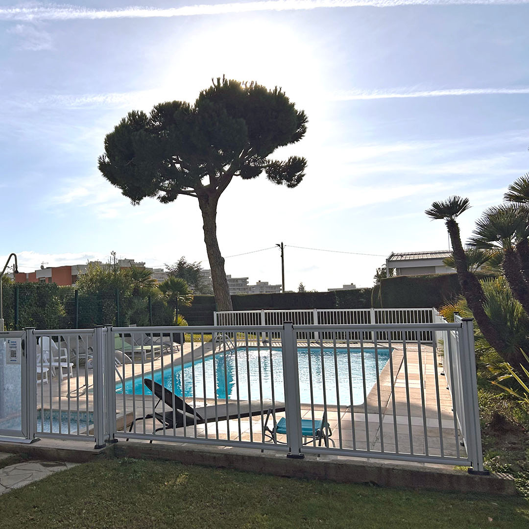 La Badine – Stunning Two-Bedroom Apartment with Large Terrace and Pool in Antibes
