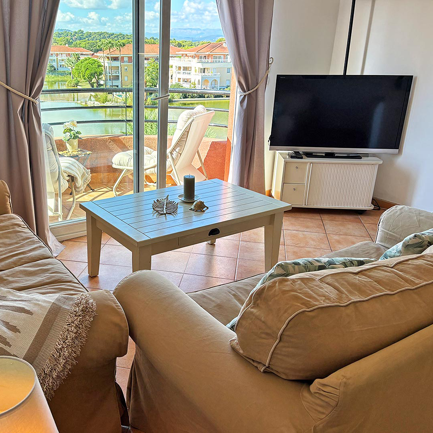 Living-room_balcony