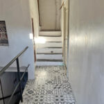 Petite Ruelle Stående Stairs Hallway