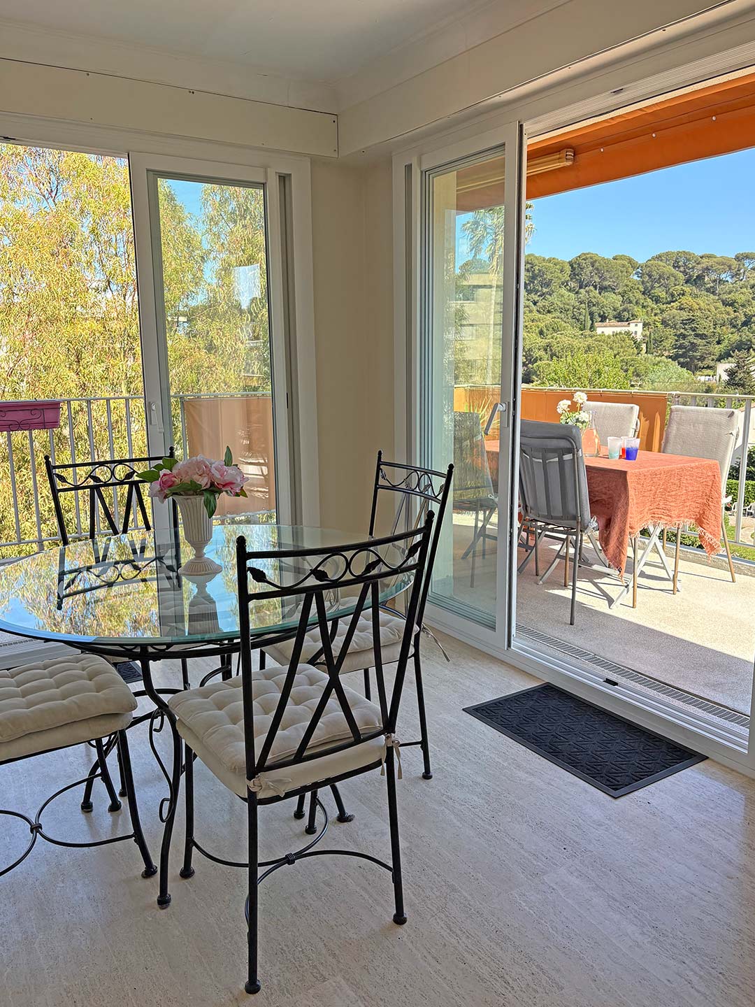 La Petite Fantaisie - Dining Table