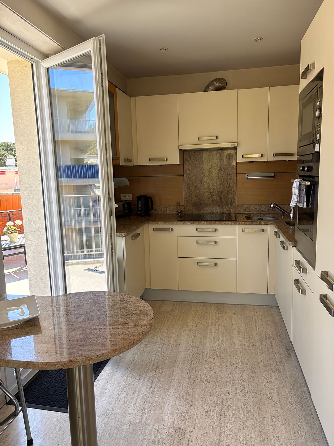 La Petite Fantaisie - Kitchen 1