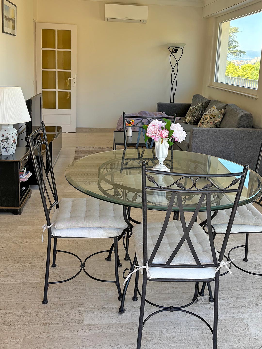 La Petite Fantaisie - Living Room 3