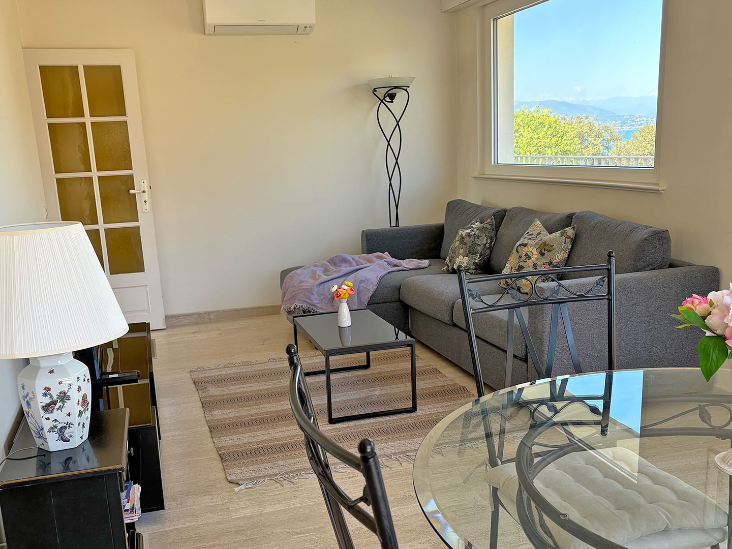 La Petite Fantaisie - Living Room 4