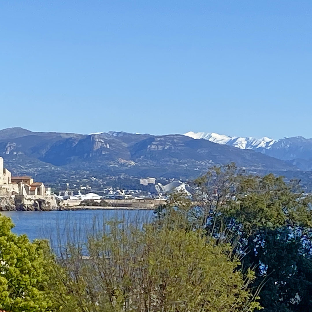 La Petite Fantaisie – A bright 3-room apartment with a lovely terrace around the apartment