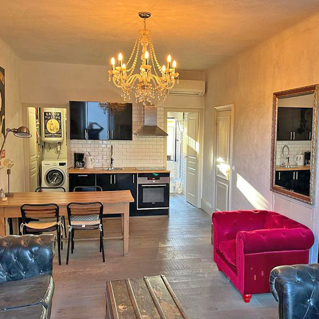 La Petite Ruelle - Featured 1 Living Room