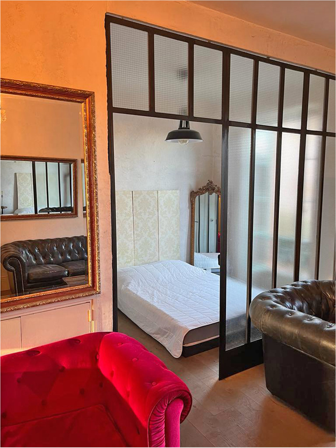 La Petite Ruelle - Living Room Bedroom