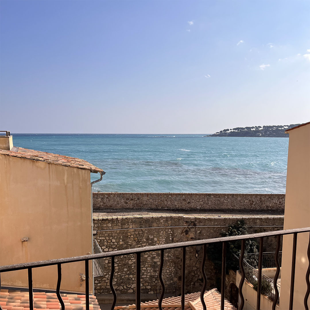 La Vue – Apartment with a spectacular sea view, close to the beach and the Old town