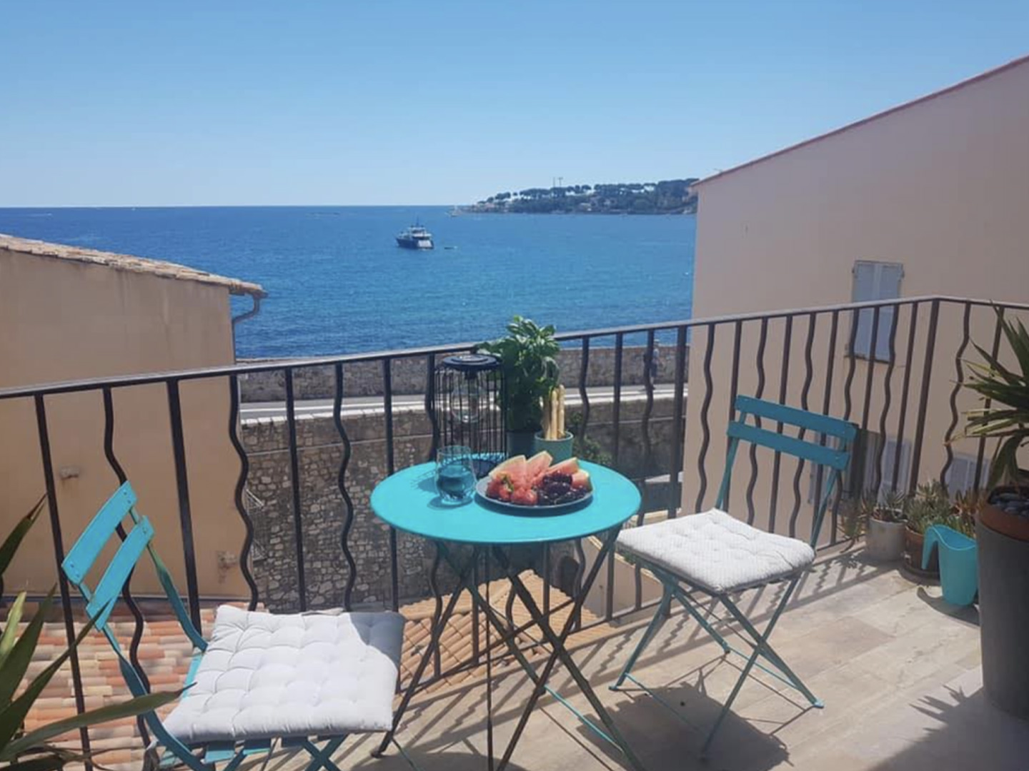 La Vue - View Balcony