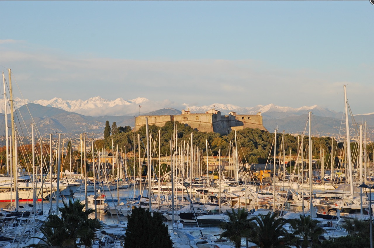 Le Corazur - View over Antibes and Mountains