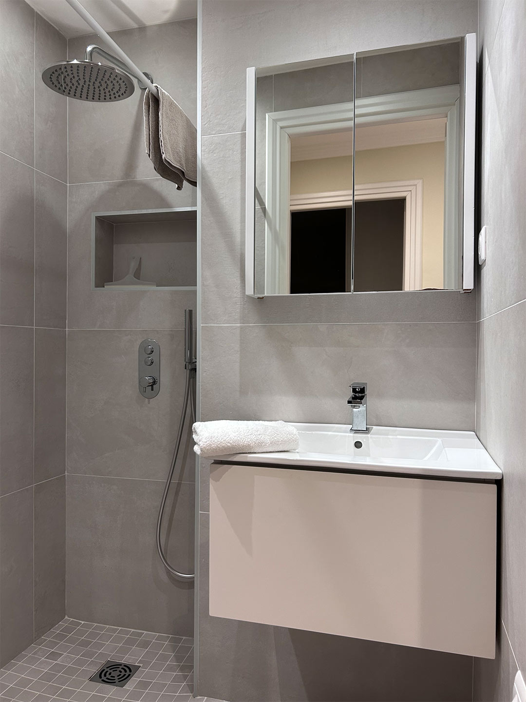 Le Neptune - Bathroom 1