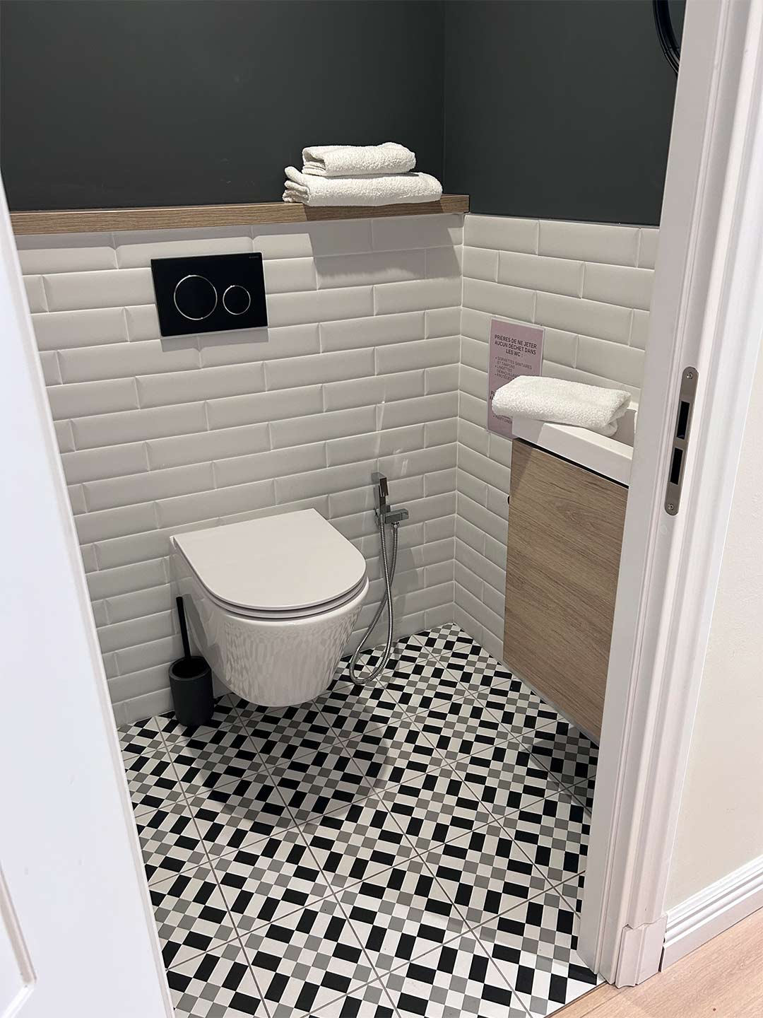 Le Neptune - Second Bathroom