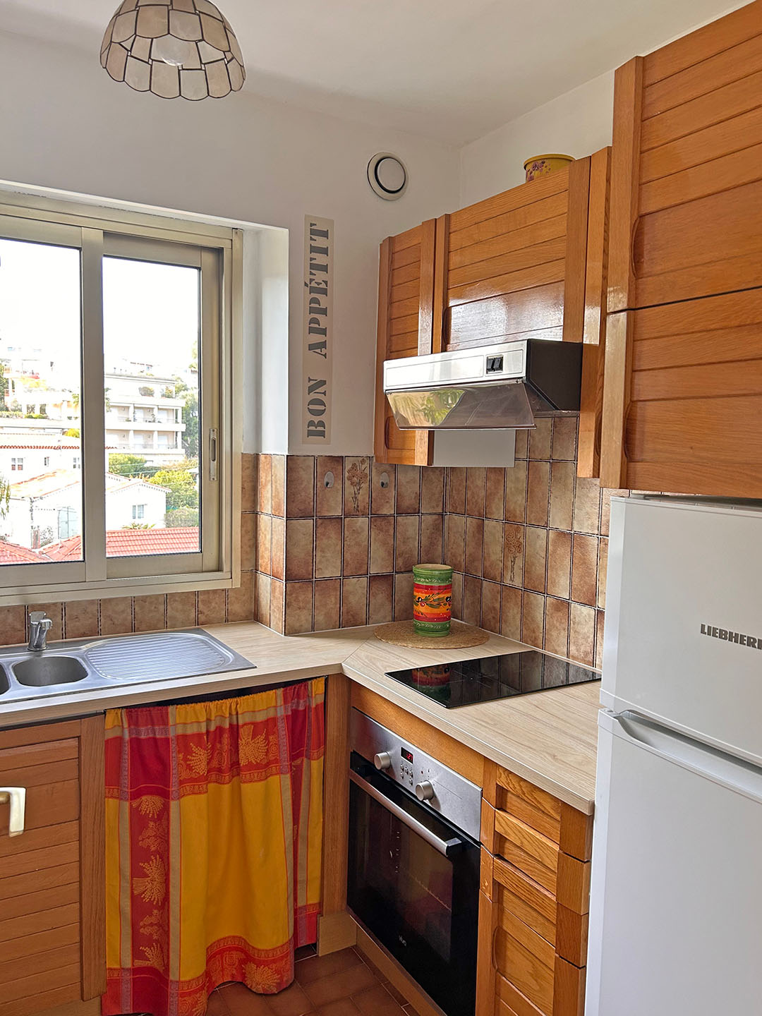 Les Camelias - Kitchen 1