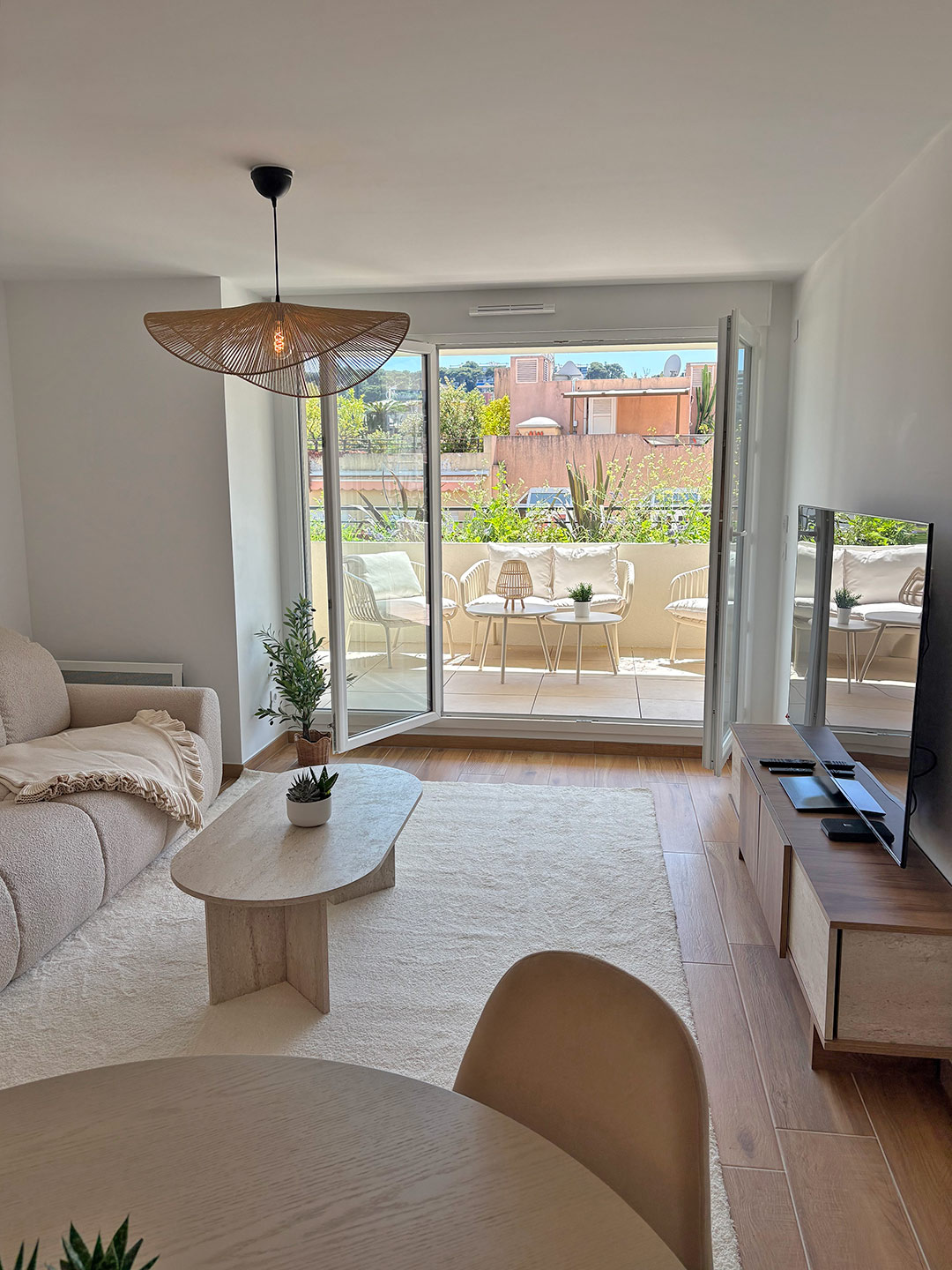 Les Orchidées - Living Room with Sofa bed