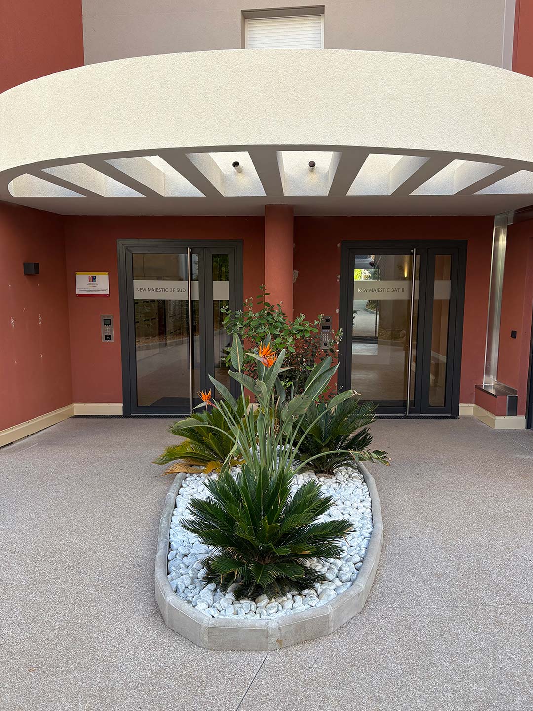 Les Orchidées - The Entrance