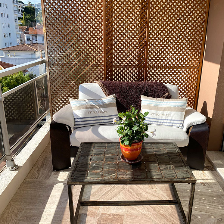 Les Roses – Lovely, top-floor apartment. Large terrace & garage