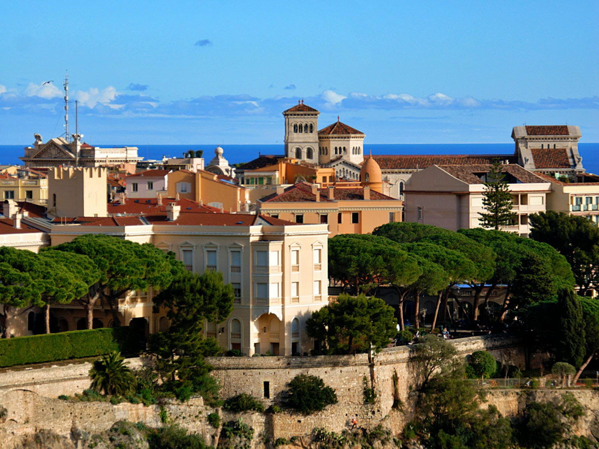 Rent an apartment in Roquebrune-Cap-Martin