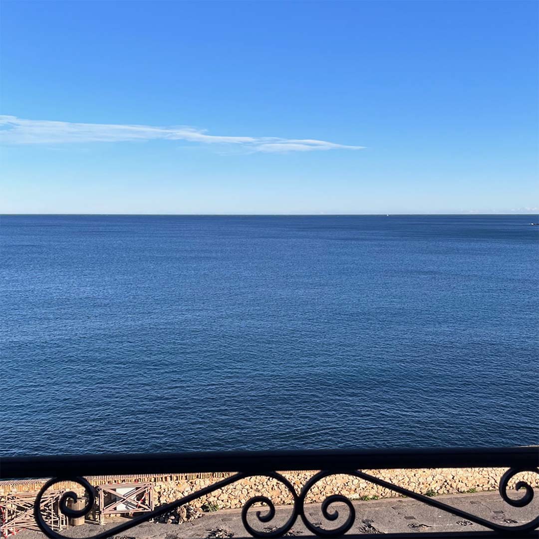 Rue de l’Orme – Bright and lovely apartment with incredible sea view, in the heart of the old town