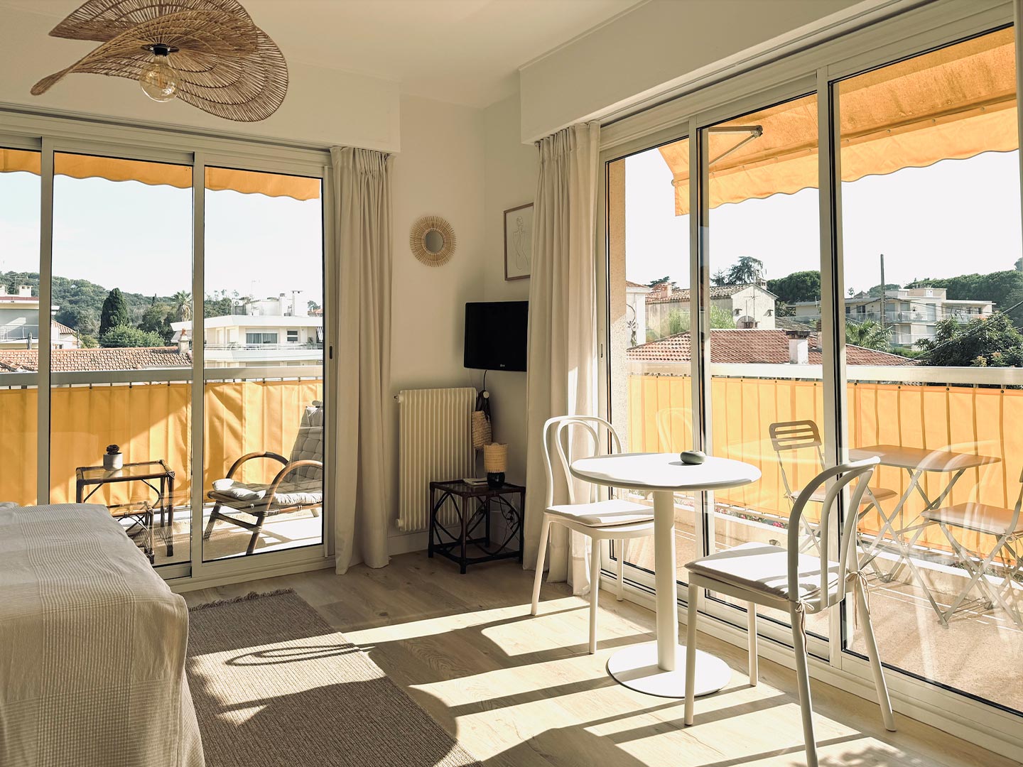 Studio Salis - Dining Table Balcony