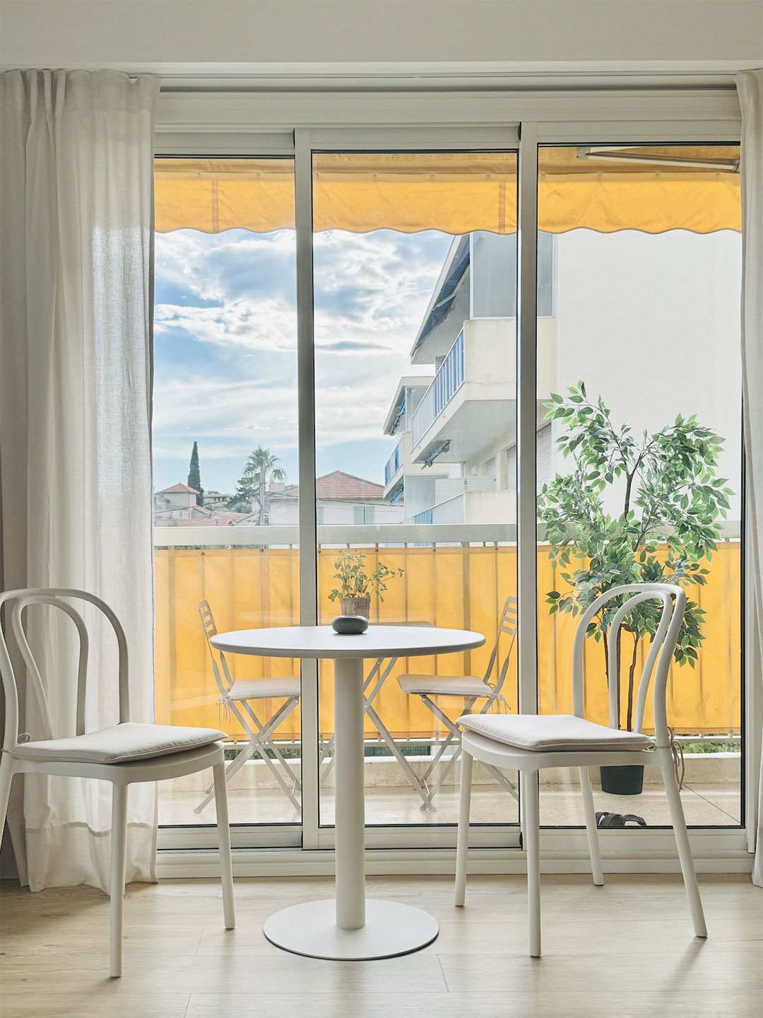 Studio Salis - Dining Table