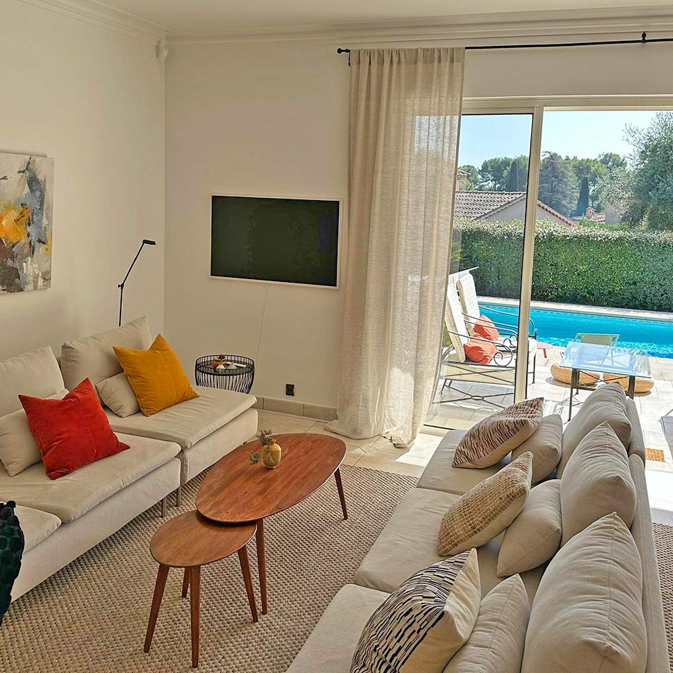 Villa Mo-Strom - Feature Living Room 1